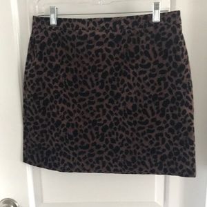Loft mini skirt size 6 on black brown print